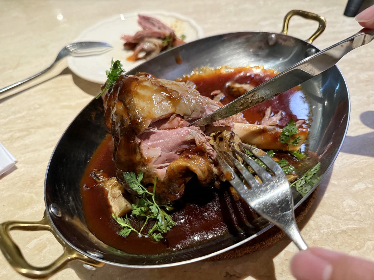 台北中山美食，在美術館裡吃法餐？Bonami 法式小館，白天是陽光玻璃屋，夜晚化身浪漫餐廳，台北質感約會首選