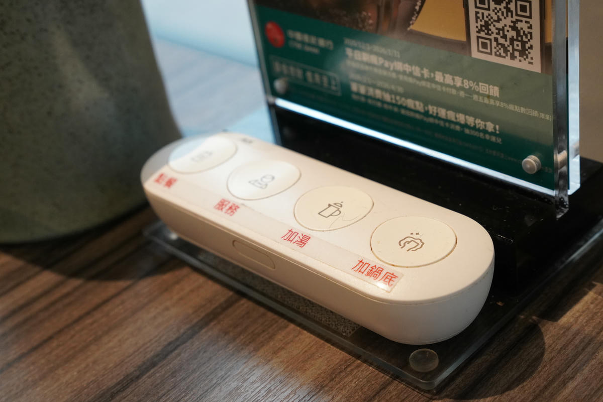 新北美食推薦，青花驕麻辣鍋 新莊中原店｜王品旗下人氣火鍋，青花椒麻辣湯頭一吃上癮！雙人套餐CP值高，鴨血豆腐無限續