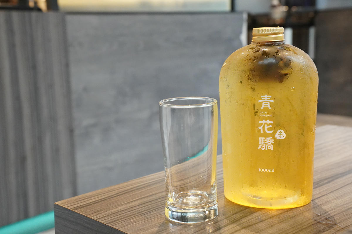 新北美食推薦，青花驕麻辣鍋 新莊中原店｜王品旗下人氣火鍋，青花椒麻辣湯頭一吃上癮！雙人套餐CP值高，鴨血豆腐無限續