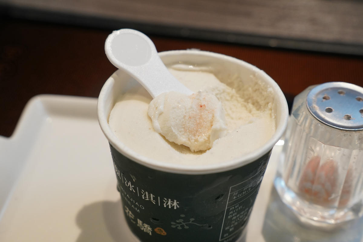 新北美食推薦，青花驕麻辣鍋 新莊中原店｜王品旗下人氣火鍋，青花椒麻辣湯頭一吃上癮！雙人套餐CP值高，鴨血豆腐無限續