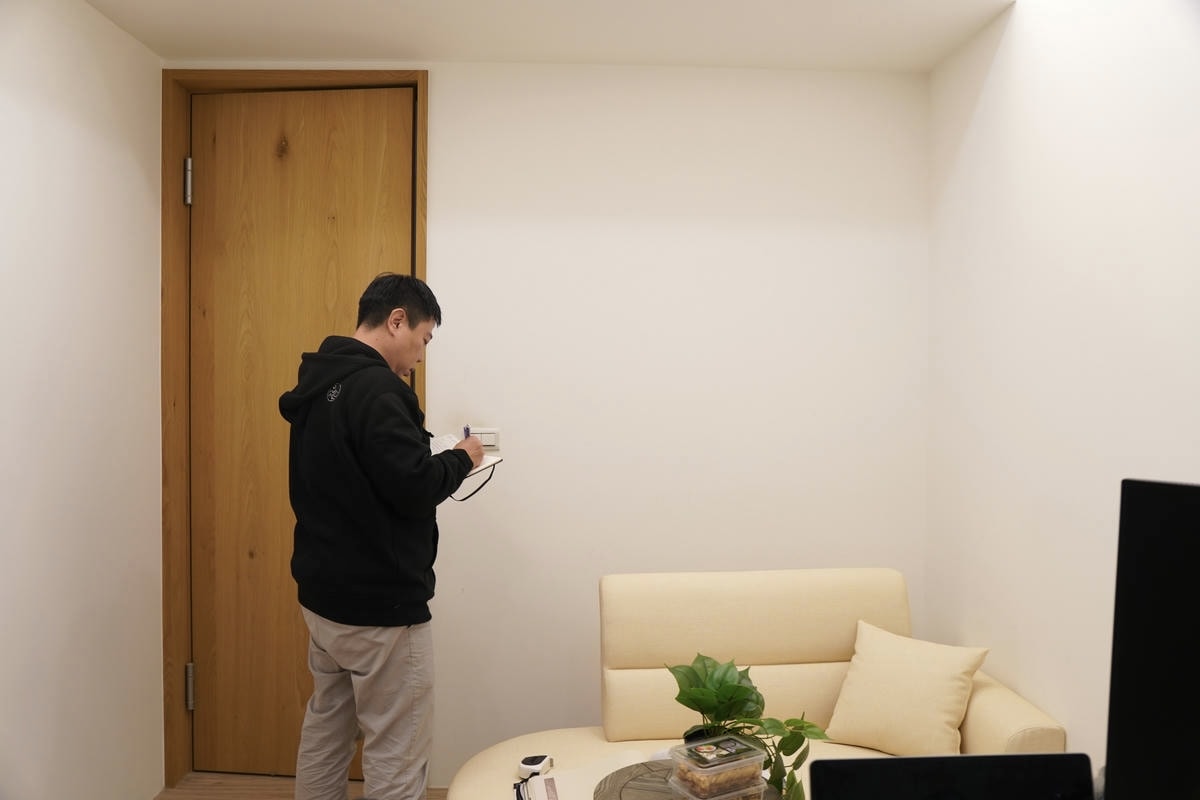 【居家工作室改造】告別蒼白牆面，壁紙的事交給專業的哥登傢飾就對了！推薦溫暖又質感爆棚的文化石壁紙！
