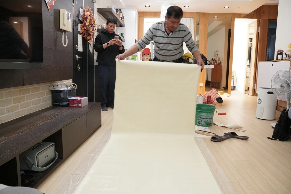 【居家工作室改造】告別蒼白牆面，壁紙的事交給專業的哥登傢飾就對了！推薦溫暖又質感爆棚的文化石壁紙！