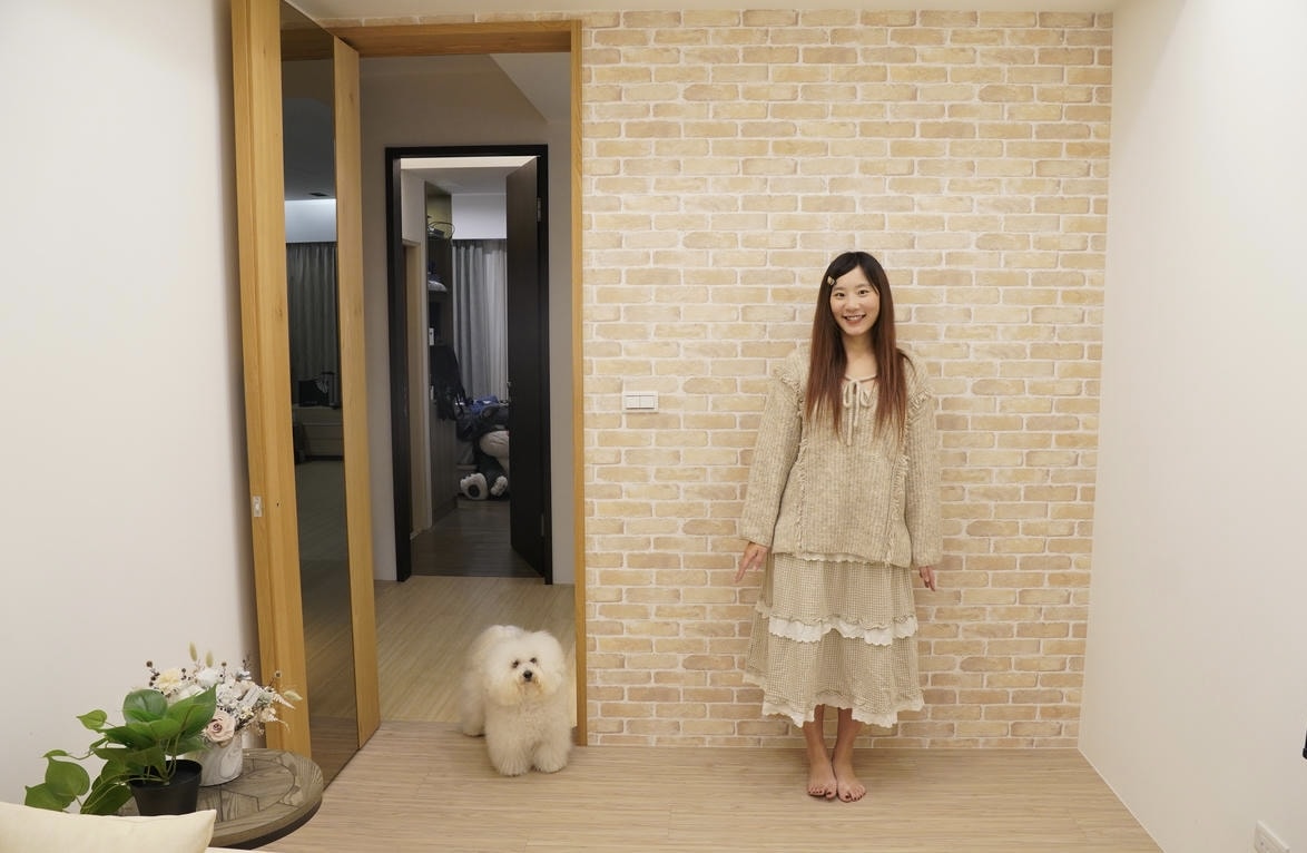 【居家工作室改造】告別蒼白牆面，壁紙的事交給專業的哥登傢飾就對了！推薦溫暖又質感爆棚的文化石壁紙！