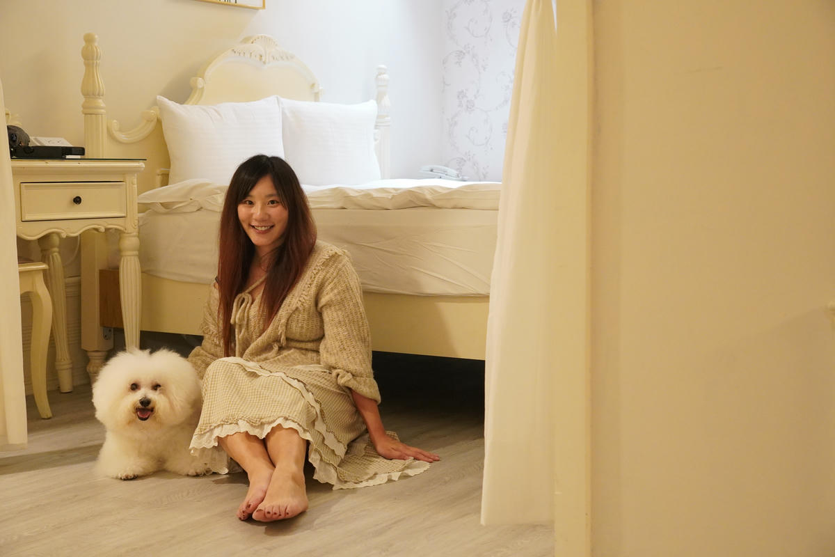 【台中住宿推薦】伊麗莎白酒店、宛如歐洲小公寓的超美舒適雙人房，近廣三SOGO商圈、科博館，交通便利、高CP值、有溫度的寵物友善飯店