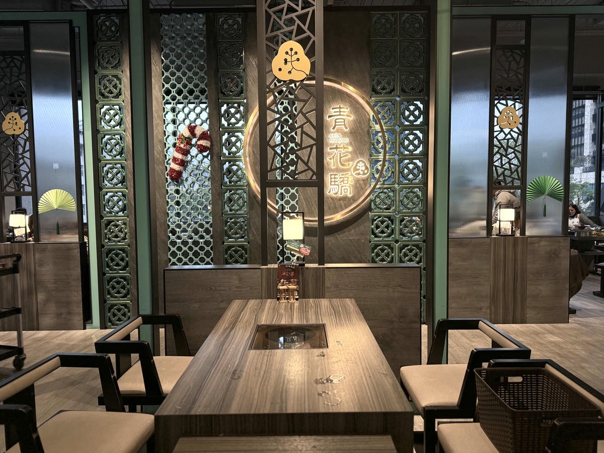 新北美食推薦，青花驕麻辣鍋 新莊中原店｜王品旗下人氣火鍋，青花椒麻辣湯頭一吃上癮！雙人套餐CP值高，鴨血豆腐無限續