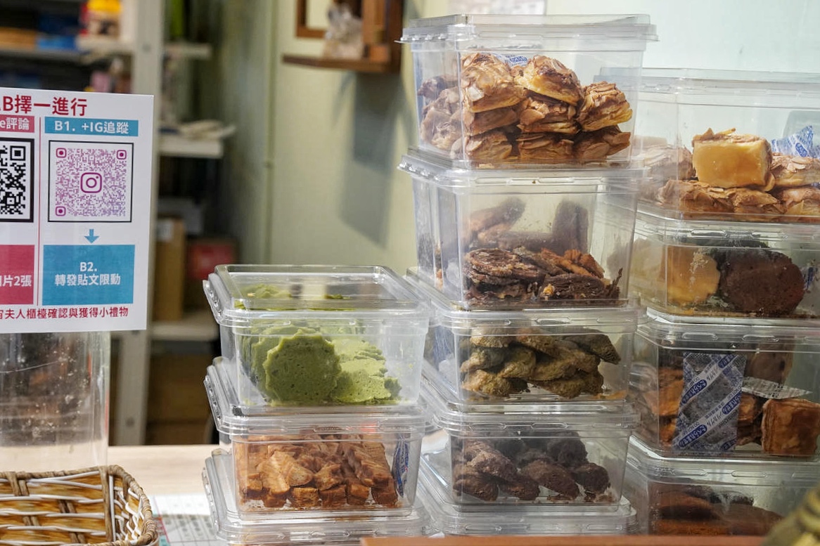 桃園中壢伴手禮推薦，宇宙夫人，設計師開的手工餅乾店！必吃杏仁千層酥，千層捲、曲奇餅、蝴蝶餅，獲2025年台灣糕餅百大伴手禮優質獎，超美禮盒開箱！