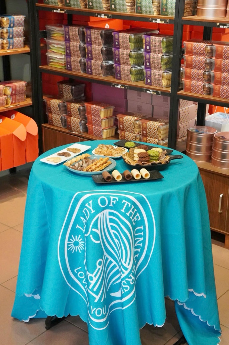 桃園中壢伴手禮推薦，宇宙夫人，設計師開的手工餅乾店！必吃杏仁千層酥，千層捲、曲奇餅、蝴蝶餅，獲2025年台灣糕餅百大伴手禮優質獎，超美禮盒開箱！