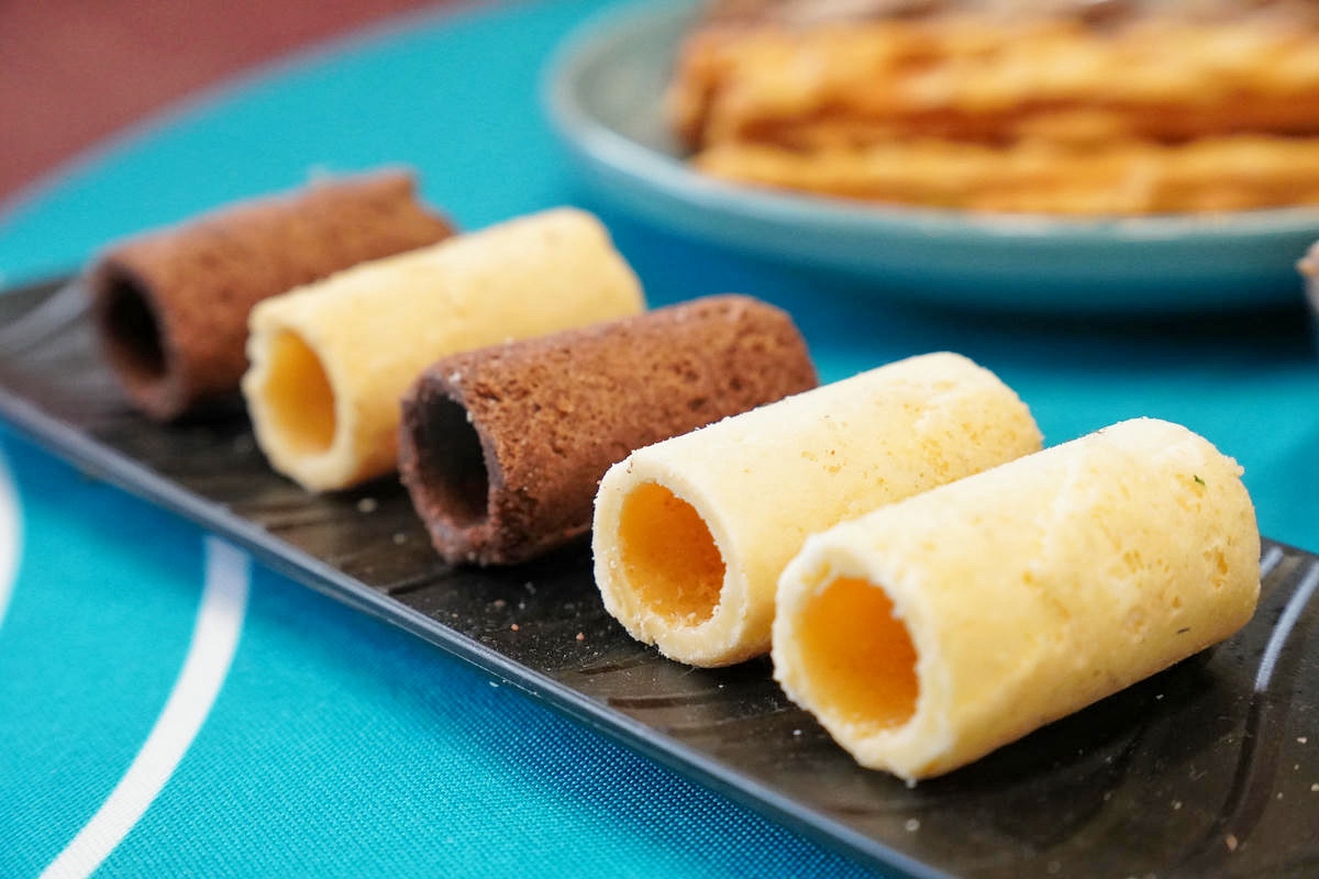 桃園中壢伴手禮推薦，宇宙夫人，設計師開的手工餅乾店！必吃杏仁千層酥，千層捲、曲奇餅、蝴蝶餅，獲2025年台灣糕餅百大伴手禮優質獎，超美禮盒開箱！