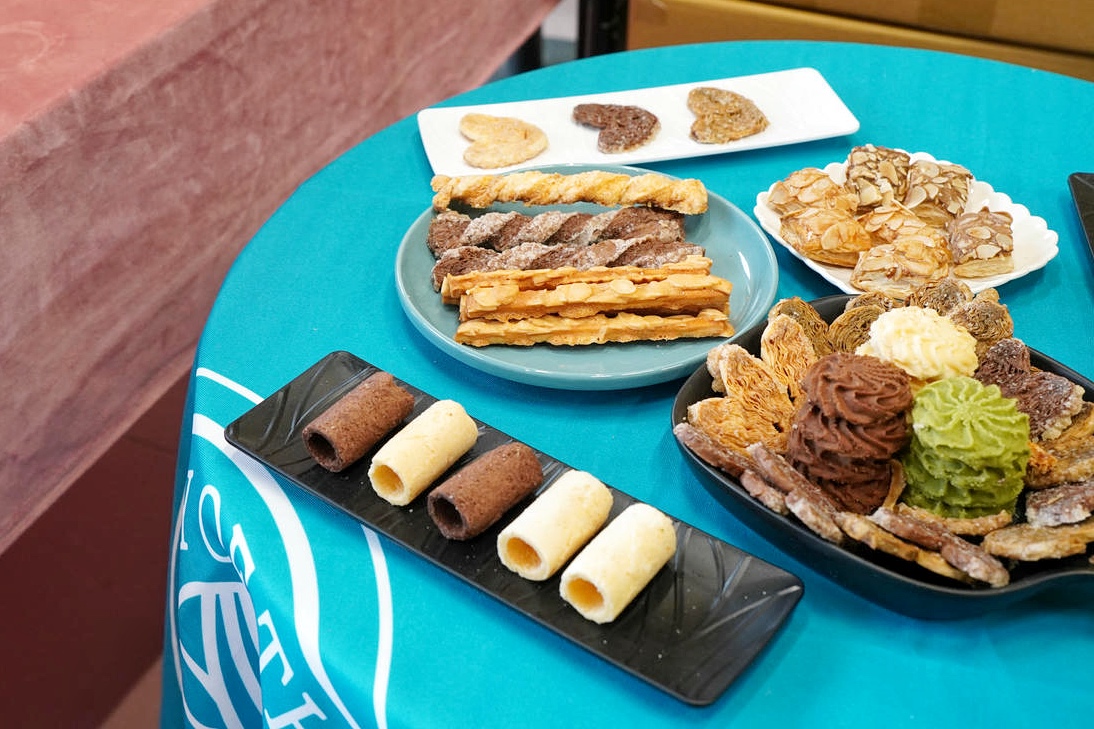 桃園中壢伴手禮推薦，宇宙夫人，設計師開的手工餅乾店！必吃杏仁千層酥，千層捲、曲奇餅、蝴蝶餅，獲2025年台灣糕餅百大伴手禮優質獎，超美禮盒開箱！