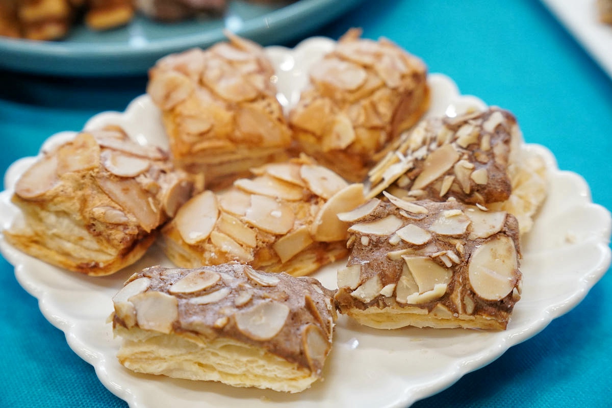 桃園中壢伴手禮推薦，宇宙夫人，設計師開的手工餅乾店！必吃杏仁千層酥，千層捲、曲奇餅、蝴蝶餅，獲2025年台灣糕餅百大伴手禮優質獎，超美禮盒開箱！