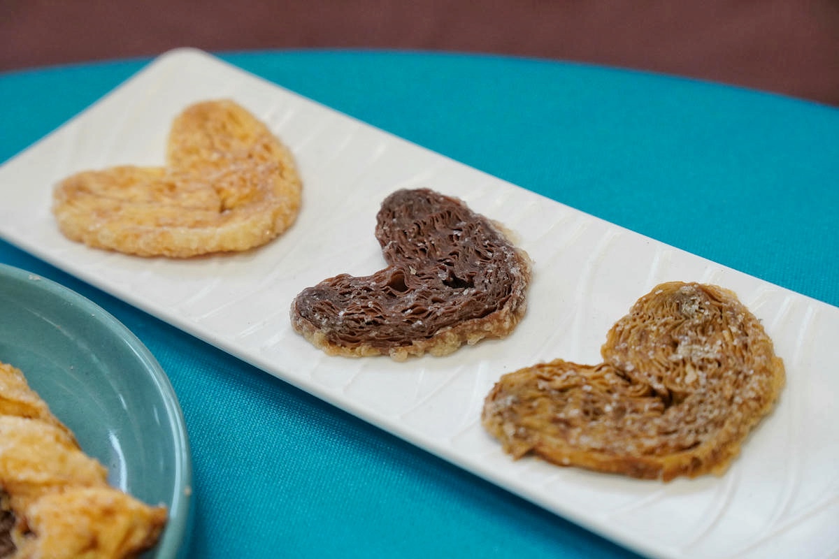 桃園中壢伴手禮推薦，宇宙夫人，設計師開的手工餅乾店！必吃杏仁千層酥，千層捲、曲奇餅、蝴蝶餅，獲2025年台灣糕餅百大伴手禮優質獎，超美禮盒開箱！