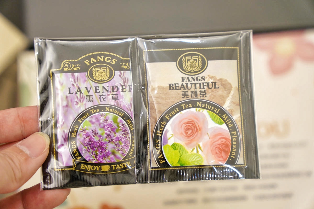 桃園中壢伴手禮推薦，宇宙夫人，設計師開的手工餅乾店！必吃杏仁千層酥，千層捲、曲奇餅、蝴蝶餅，獲2025年台灣糕餅百大伴手禮優質獎，超美禮盒開箱！