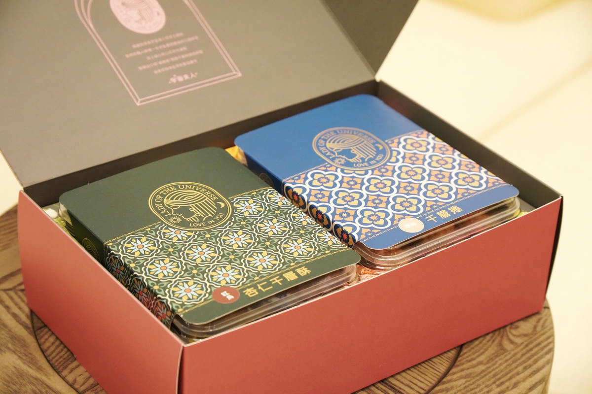 桃園中壢伴手禮推薦，宇宙夫人，設計師開的手工餅乾店！必吃杏仁千層酥，千層捲、曲奇餅、蝴蝶餅，獲2025年台灣糕餅百大伴手禮優質獎，超美禮盒開箱！