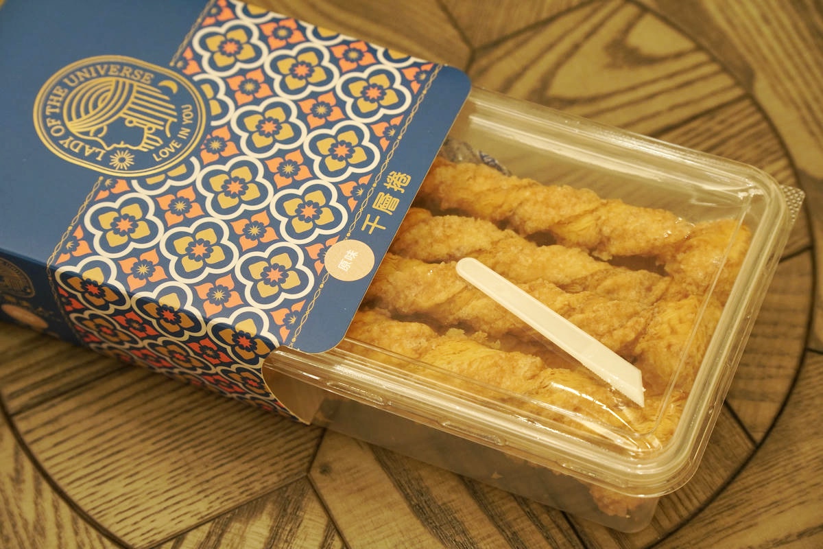 桃園中壢伴手禮推薦，宇宙夫人，設計師開的手工餅乾店！必吃杏仁千層酥，千層捲、曲奇餅、蝴蝶餅，獲2025年台灣糕餅百大伴手禮優質獎，超美禮盒開箱！