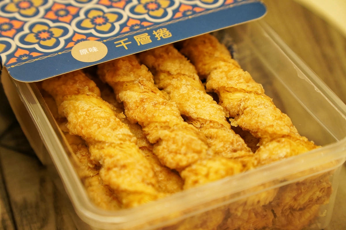 桃園中壢伴手禮推薦，宇宙夫人，設計師開的手工餅乾店！必吃杏仁千層酥，千層捲、曲奇餅、蝴蝶餅，獲2025年台灣糕餅百大伴手禮優質獎，超美禮盒開箱！