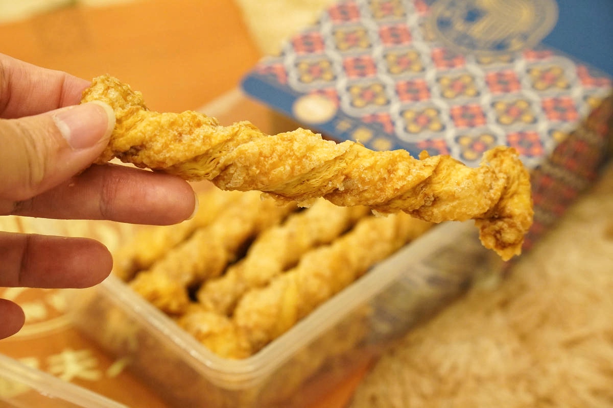 桃園中壢伴手禮推薦，宇宙夫人，設計師開的手工餅乾店！必吃杏仁千層酥，千層捲、曲奇餅、蝴蝶餅，獲2025年台灣糕餅百大伴手禮優質獎，超美禮盒開箱！