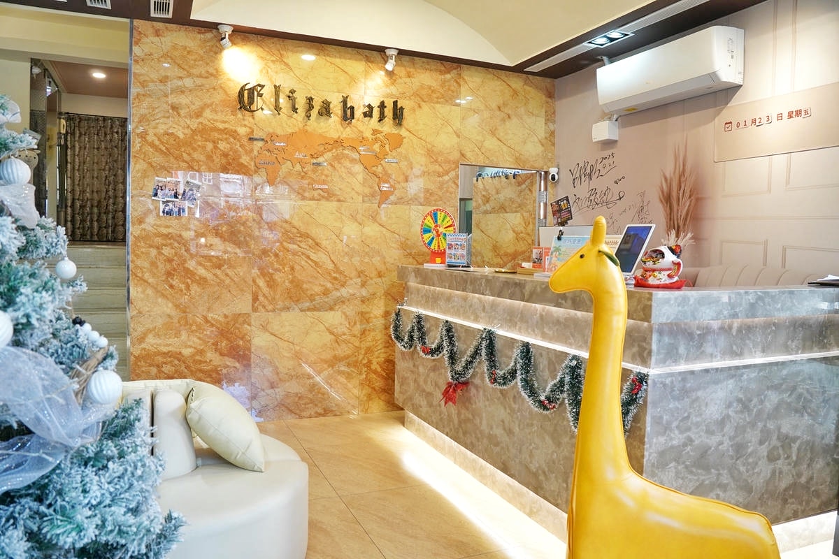 【台中住宿推薦】伊麗莎白酒店、宛如歐洲小公寓的超美舒適雙人房，近廣三SOGO商圈、科博館，交通便利、高CP值、有溫度的寵物友善飯店