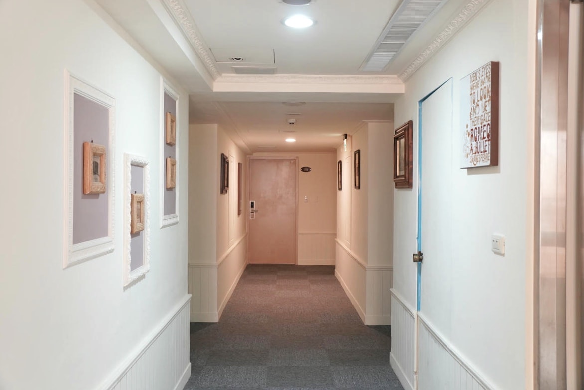 【台中住宿推薦】伊麗莎白酒店、宛如歐洲小公寓的超美舒適雙人房，近廣三SOGO商圈、科博館，交通便利、高CP值、有溫度的寵物友善飯店