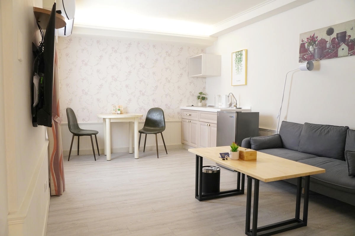 【台中住宿推薦】伊麗莎白酒店、宛如歐洲小公寓的超美舒適雙人房，近廣三SOGO商圈、科博館，交通便利、高CP值、有溫度的寵物友善飯店