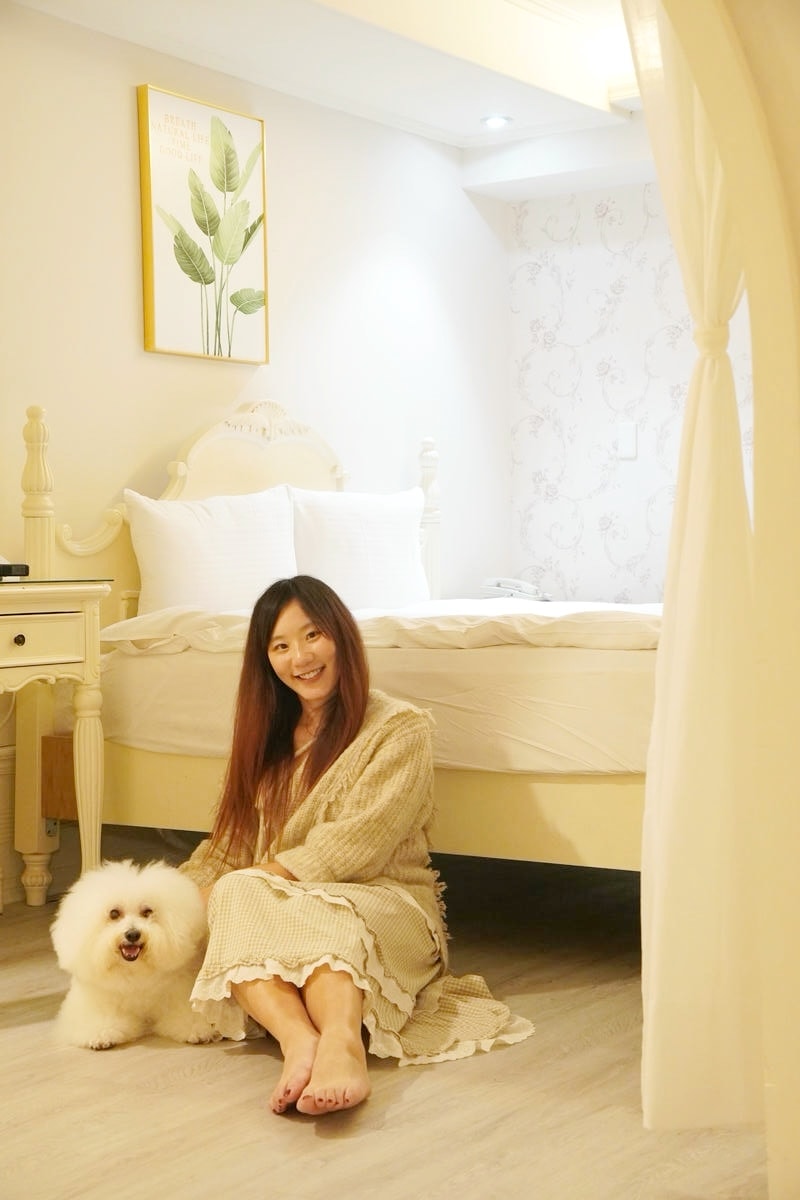 【台中住宿推薦】伊麗莎白酒店、宛如歐洲小公寓的超美舒適雙人房，近廣三SOGO商圈、科博館，交通便利、高CP值、有溫度的寵物友善飯店