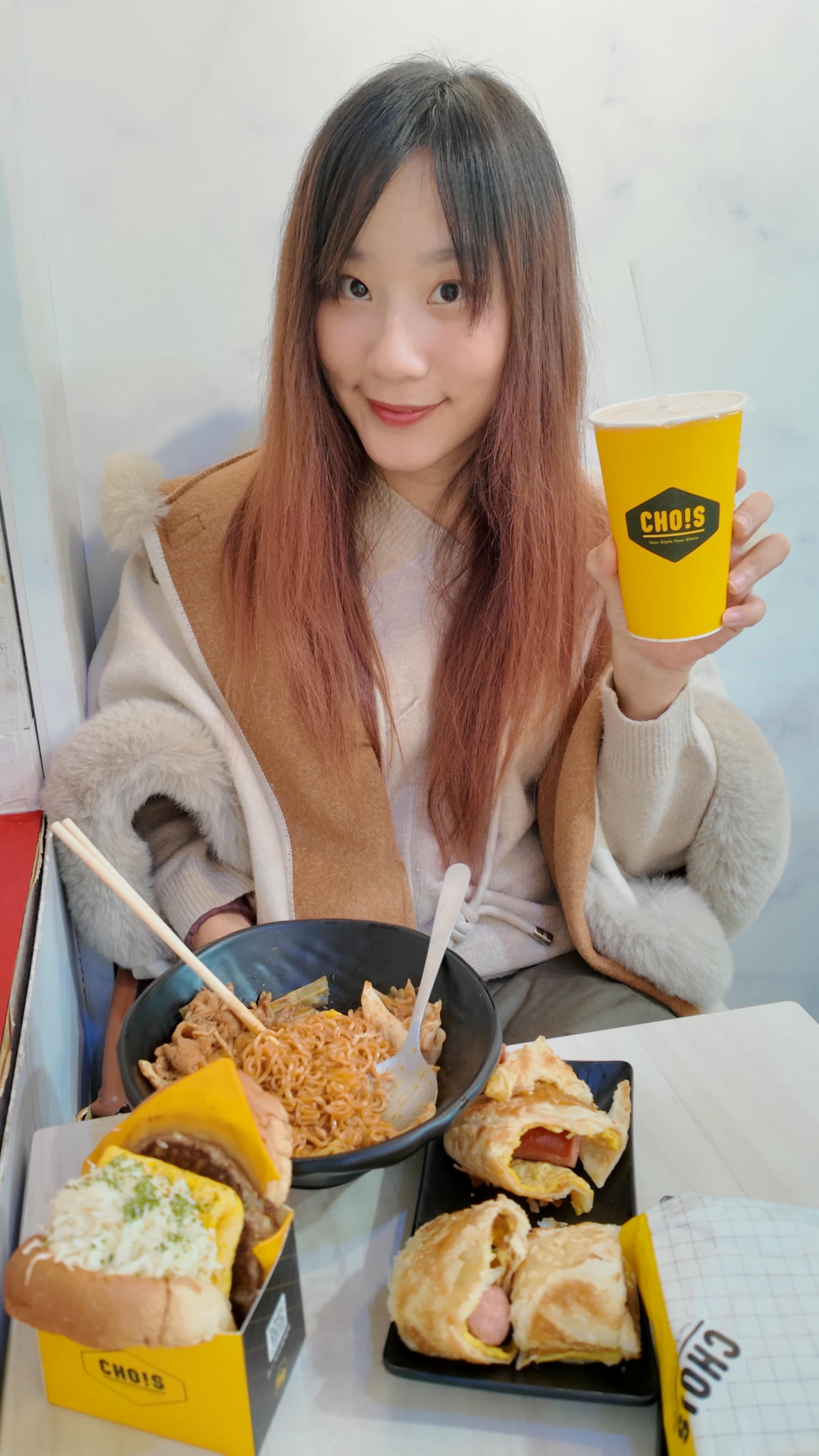 【台北早午餐推薦】行天宮超人氣早午餐「丘一司」！質感黃色小店，必點厚切牛肉西多士、麻辣豬肉炒泡麵，結合韓式和中式的創意早餐