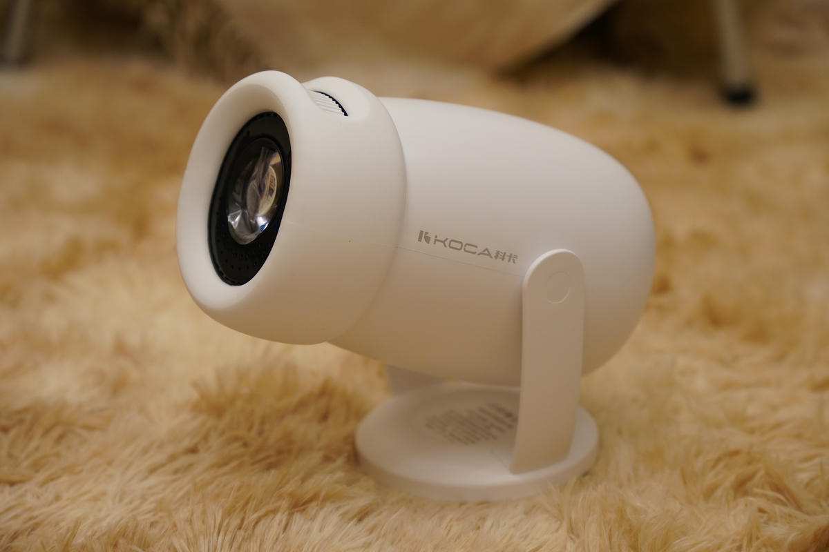 【好物開箱】白牆變身劇院，只要台幣2249元！KOCA科卡 Joy Lite 1 智慧投影機實測，1080P畫質，打造生活儀式感就靠他！