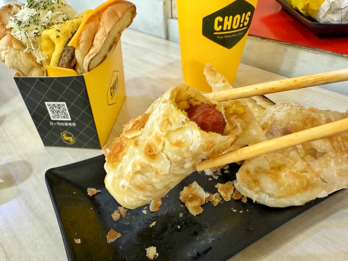 【台北早午餐推薦】行天宮超人氣早午餐「丘一司」！質感黃色小店，必點厚切牛肉西多士、麻辣豬肉炒泡麵，結合韓式和中式的創意早餐