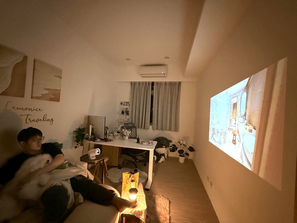 【好物開箱】白牆變身劇院，只要台幣2249元！KOCA科卡 Joy Lite 1 智慧投影機實測，1080P畫質，打造生活儀式感就靠他！