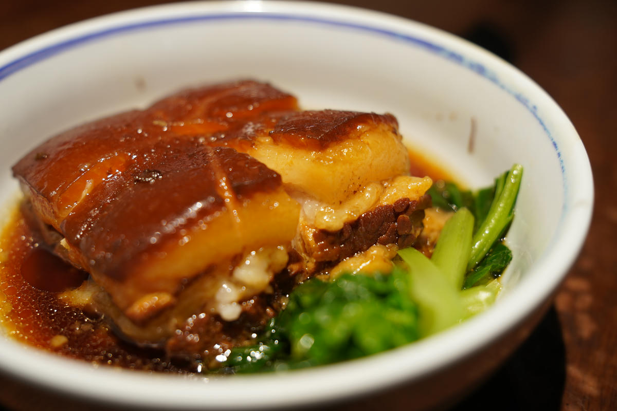 台北大安美食推薦｜永康街老字號「喫飯食堂」，平日晚上也客滿！道地辦桌菜化身小份量，2-4人輕鬆吃，招牌煎豬肝、封肉必點