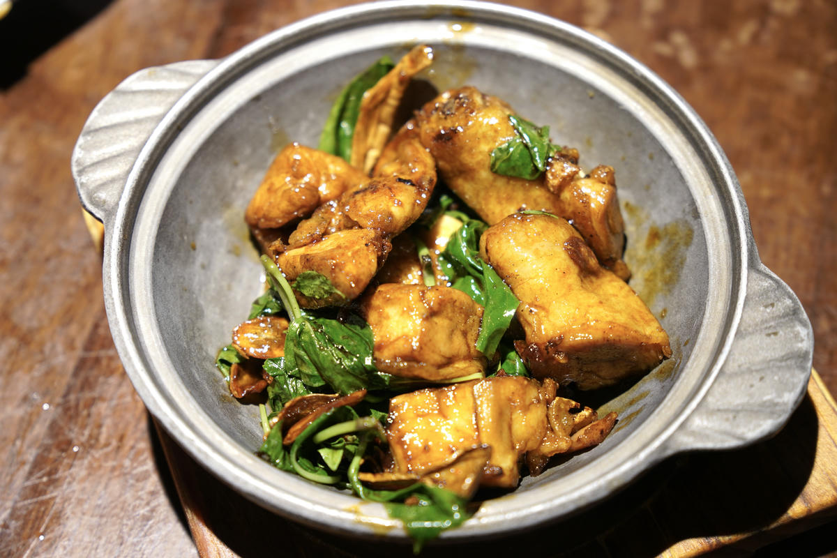台北大安美食推薦｜永康街老字號「喫飯食堂」，平日晚上也客滿！道地辦桌菜化身小份量，2-4人輕鬆吃，招牌煎豬肝、封肉必點
