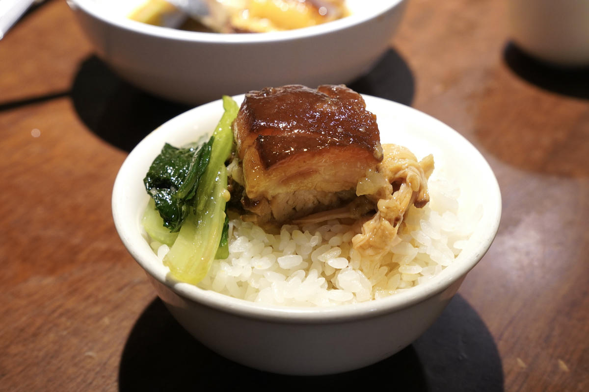 台北大安美食推薦｜永康街老字號「喫飯食堂」，平日晚上也客滿！道地辦桌菜化身小份量，2-4人輕鬆吃，招牌煎豬肝、封肉必點