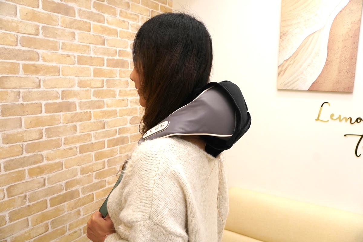 【居家好物開箱】遇到人生按摩器材了！JHT 6D舒鬆肩頸按摩器，模擬真人按摩師，雙手大解放！虎口8字按揉超舒服，解救久坐人必備！