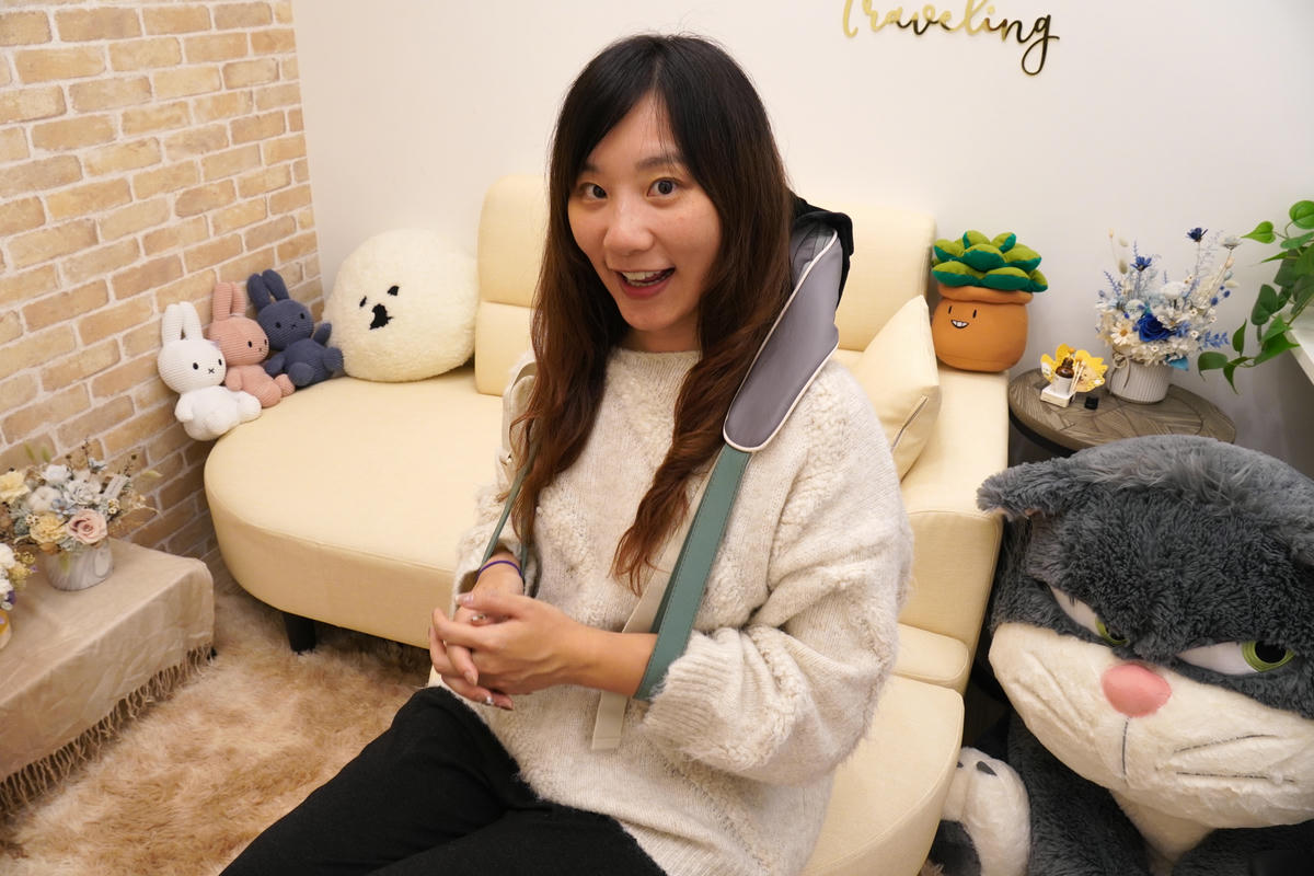 【居家好物開箱】遇到人生按摩器材了！JHT 6D舒鬆肩頸按摩器，模擬真人按摩師，雙手大解放！虎口8字按揉超舒服，解救久坐人必備！