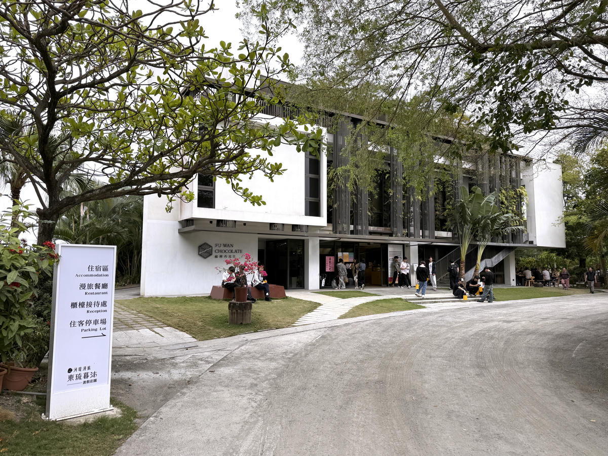 【屏東東港住宿推薦】河堤漫旅 東琉暮沐渡假莊園：住進大鵬灣祕境！超大浴池陽台，各villa房形介紹，屏東兩天一夜輕旅渡假提案