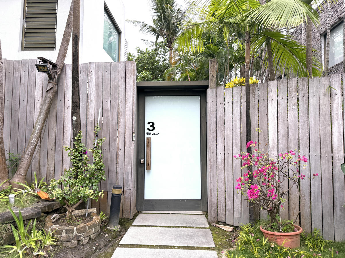 【屏東東港住宿推薦】河堤漫旅 東琉暮沐渡假莊園：住進大鵬灣祕境！超大浴池陽台，各villa房形介紹，屏東兩天一夜輕旅渡假提案