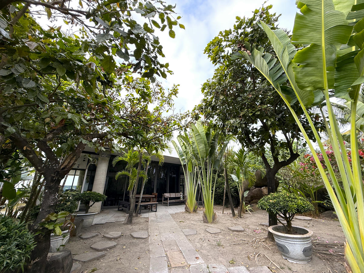 【屏東東港住宿推薦】河堤漫旅 東琉暮沐渡假莊園：住進大鵬灣祕境！超大浴池陽台，各villa房形介紹，屏東兩天一夜輕旅渡假提案
