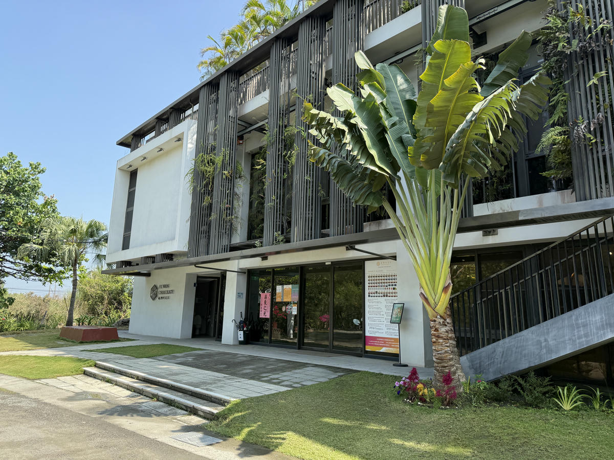 【屏東東港住宿推薦】河堤漫旅 東琉暮沐渡假莊園：住進大鵬灣祕境！超大浴池陽台，各villa房形介紹，屏東兩天一夜輕旅渡假提案