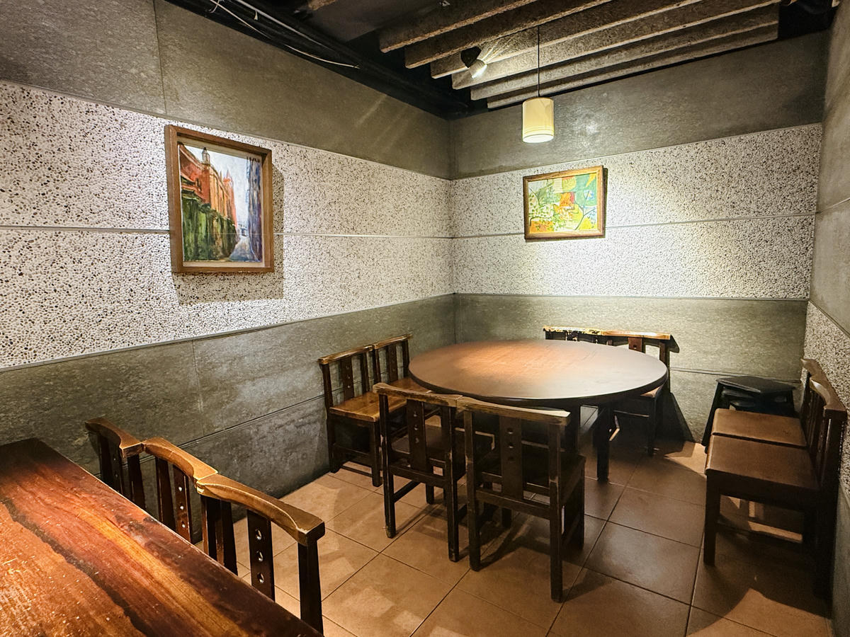 台北大安美食推薦｜永康街老字號「喫飯食堂」，平日晚上也客滿！道地辦桌菜化身小份量，2-4人輕鬆吃，招牌煎豬肝、封肉必點