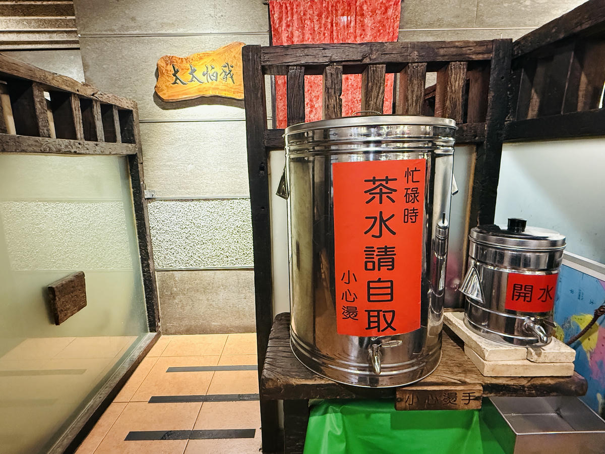 台北大安美食推薦｜永康街老字號「喫飯食堂」，平日晚上也客滿！道地辦桌菜化身小份量，2-4人輕鬆吃，招牌煎豬肝、封肉必點