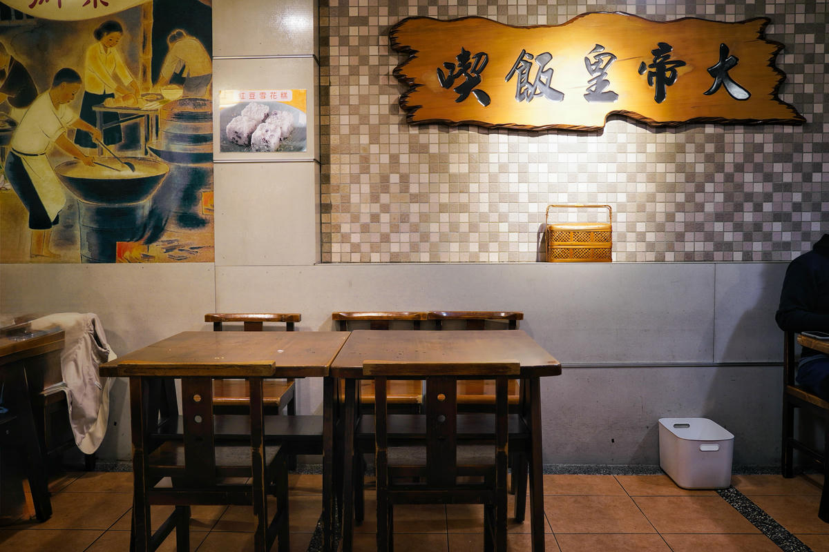 台北大安美食推薦｜永康街老字號「喫飯食堂」，平日晚上也客滿！道地辦桌菜化身小份量，2-4人輕鬆吃，招牌煎豬肝、封肉必點
