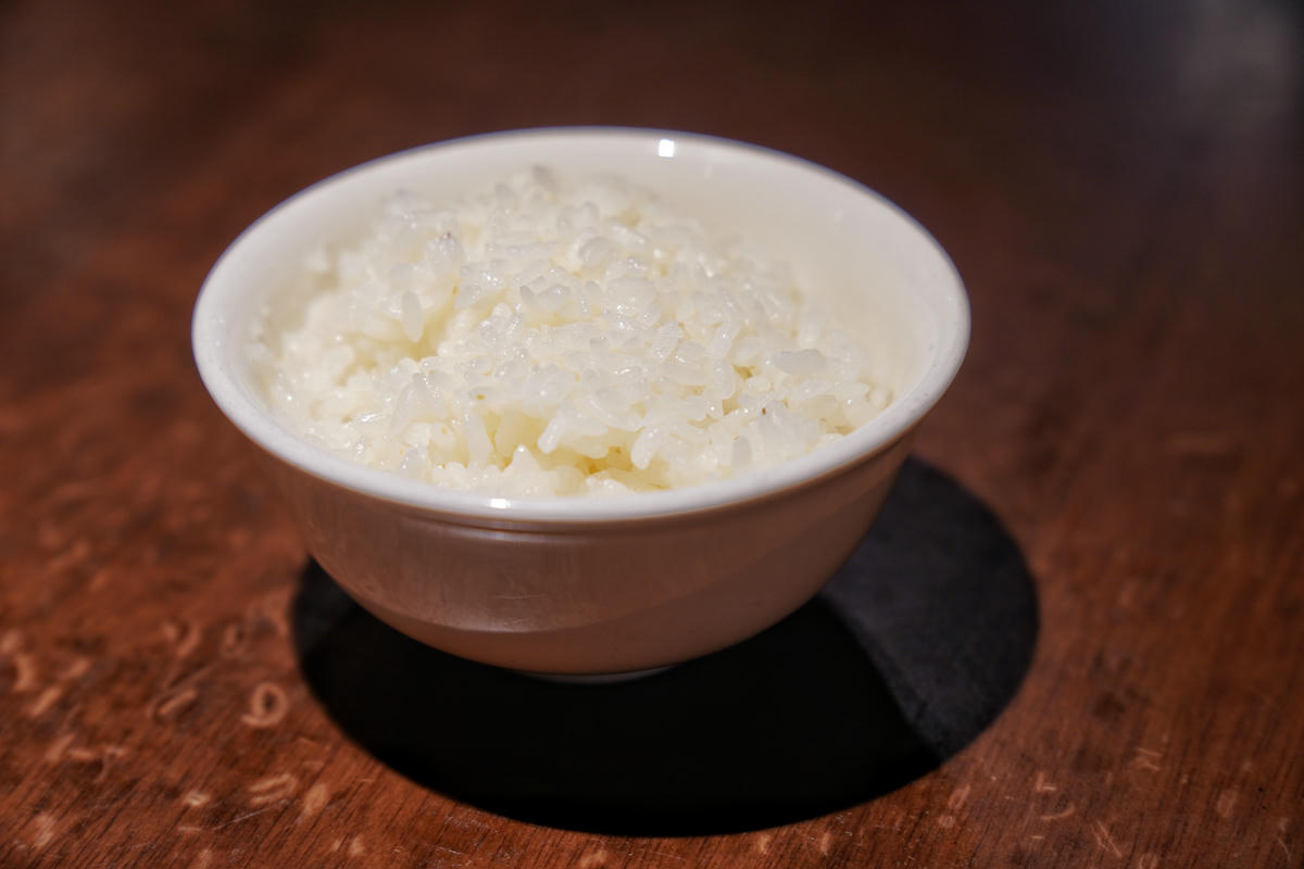 台北大安美食推薦｜永康街老字號「喫飯食堂」，平日晚上也客滿！道地辦桌菜化身小份量，2-4人輕鬆吃，招牌煎豬肝、封肉必點