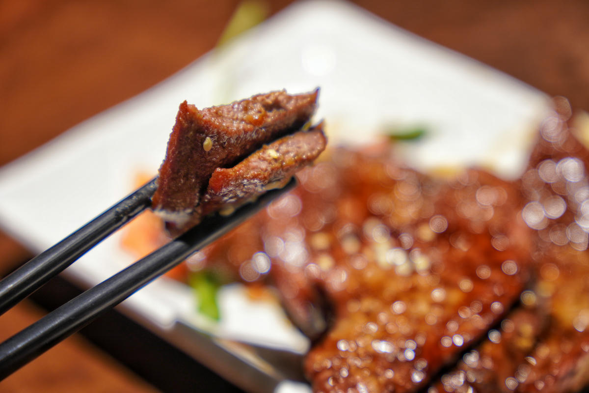 台北大安美食推薦｜永康街老字號「喫飯食堂」，平日晚上也客滿！道地辦桌菜化身小份量，2-4人輕鬆吃，招牌煎豬肝、封肉必點