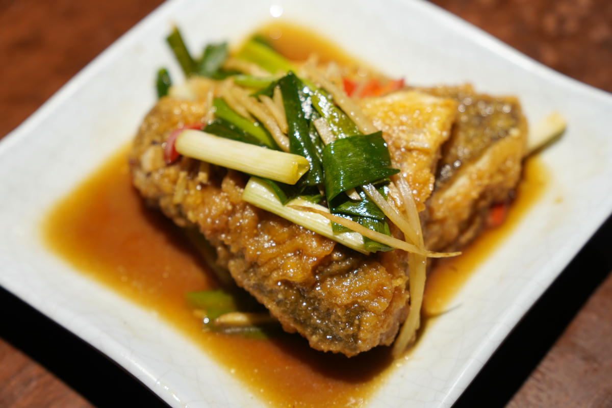 台北大安美食推薦｜永康街老字號「喫飯食堂」，平日晚上也客滿！道地辦桌菜化身小份量，2-4人輕鬆吃，招牌煎豬肝、封肉必點