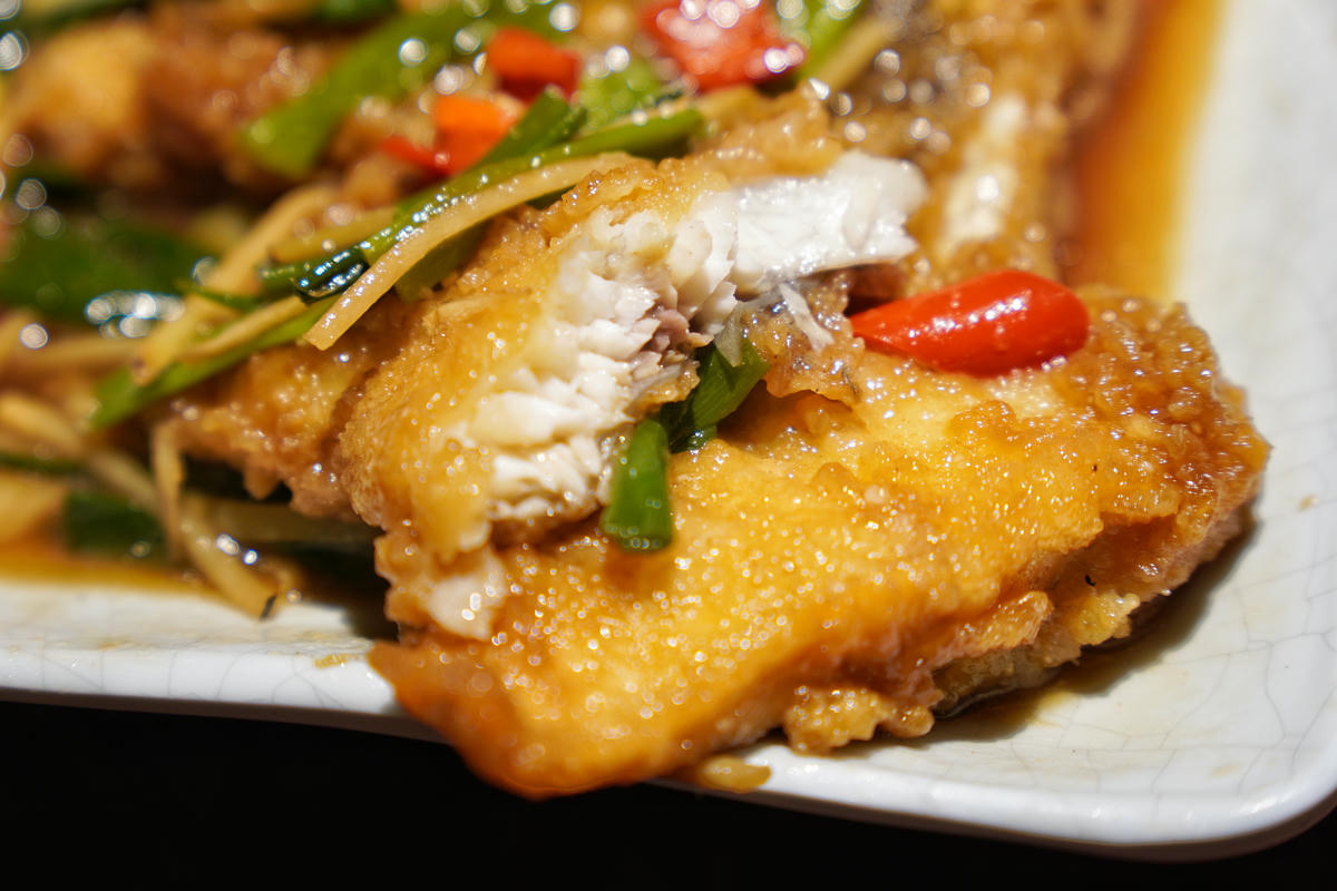 台北大安美食推薦｜永康街老字號「喫飯食堂」，平日晚上也客滿！道地辦桌菜化身小份量，2-4人輕鬆吃，招牌煎豬肝、封肉必點