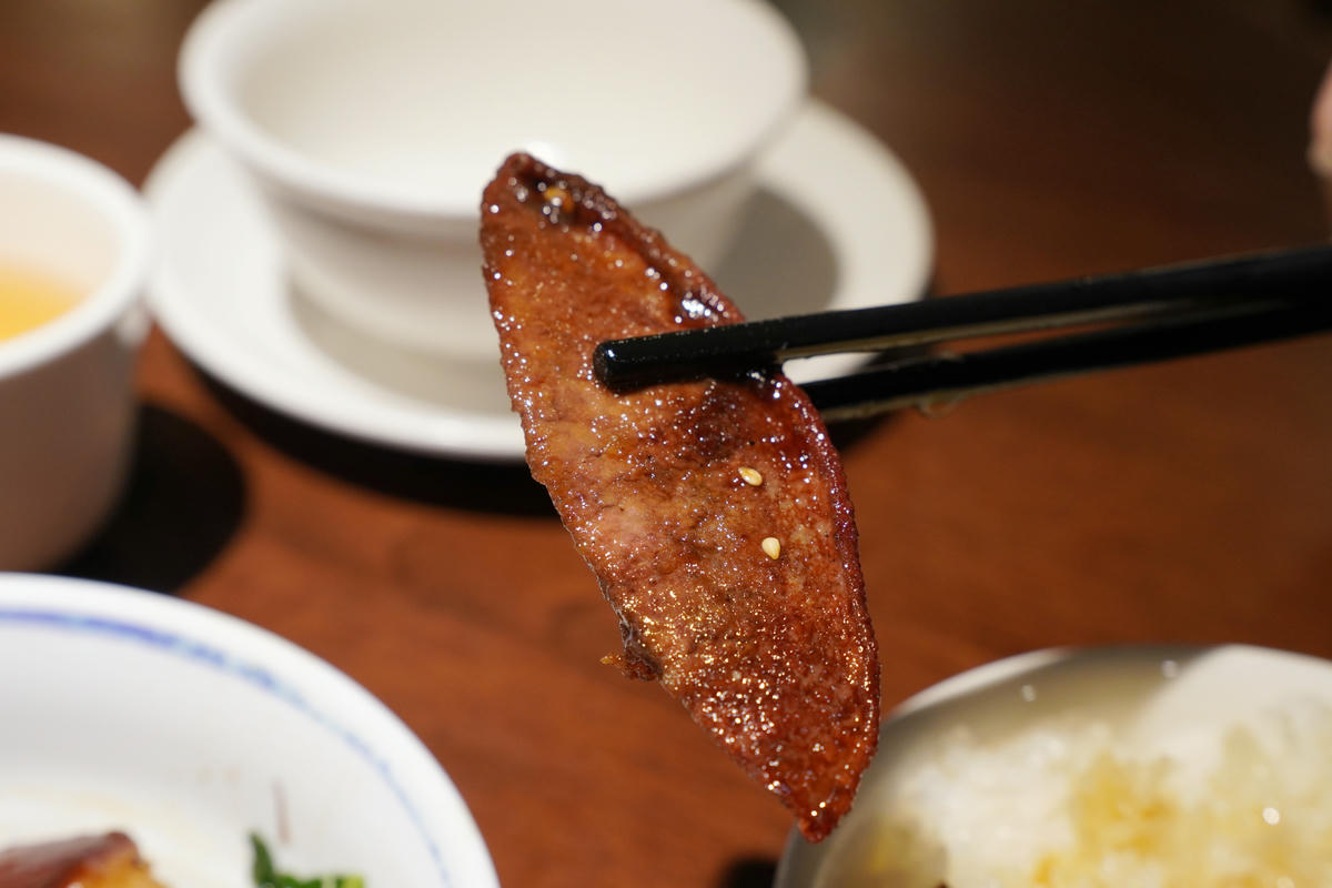 台北大安美食推薦｜永康街老字號「喫飯食堂」，平日晚上也客滿！道地辦桌菜化身小份量，2-4人輕鬆吃，招牌煎豬肝、封肉必點