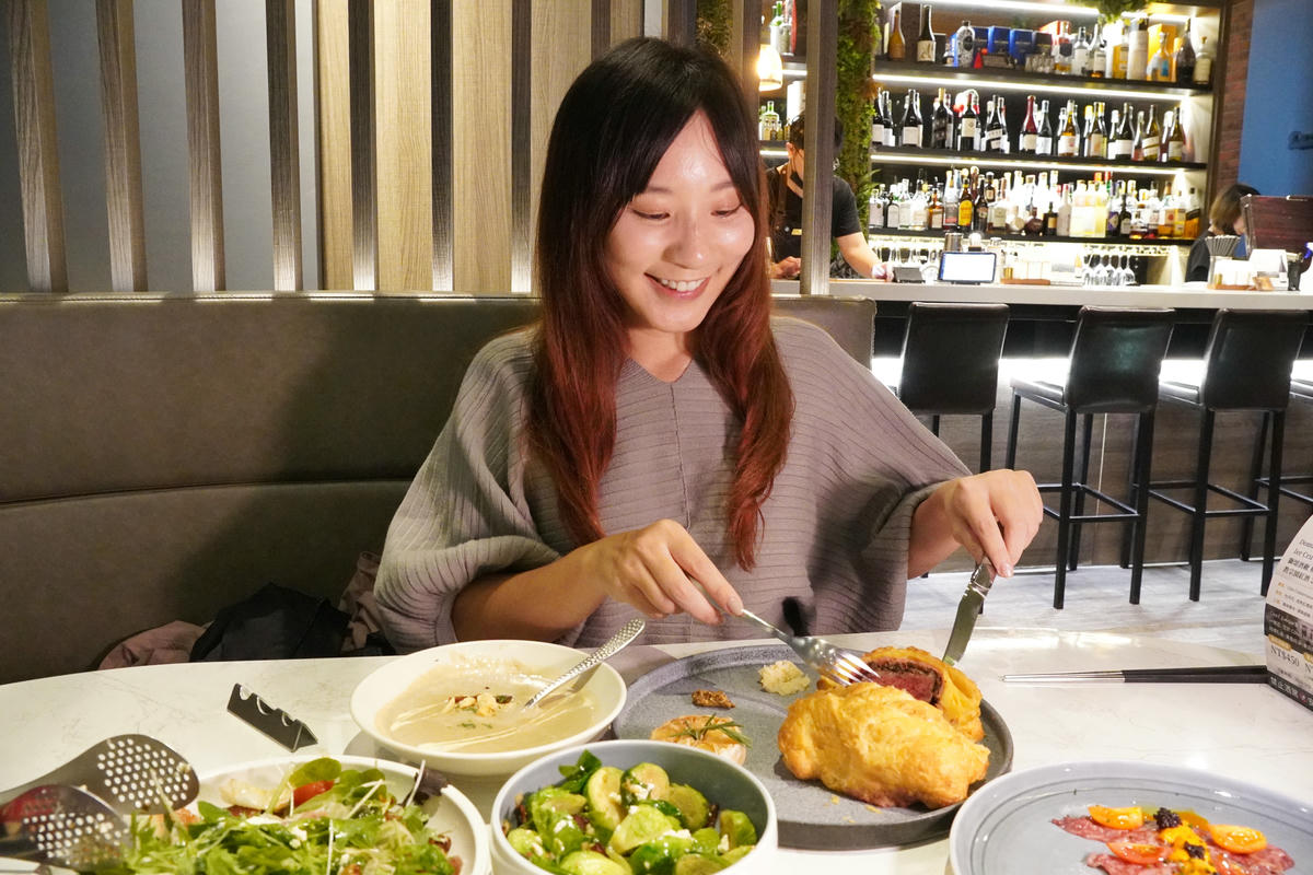【台北內湖美食】二訪威爾森公園 Wilson Park ｜全新裝潢升級！威靈頓牛排、A5和牛佐海膽超驚艷，漂流木天花板，寵物友善餐廳，帶毛孩赴一場低調奢華的美食盛宴吧！