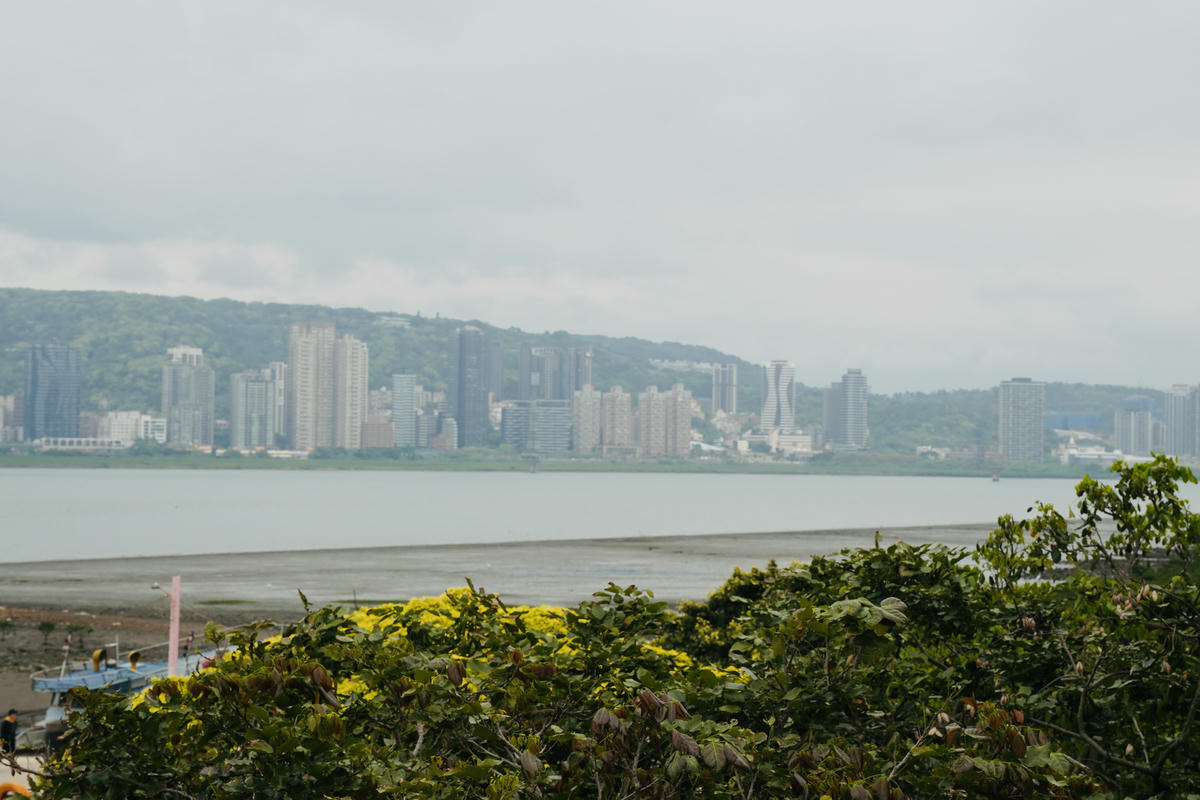 新北八里餐廳推薦,渡船人,享受一段隱藏在八里河岸的靜謐時光,坐擁美食與美景的河岸秘密基地,調酒很讚,5位可愛店狗陪你度過悠閒午後,寵物友善餐廳 - 第1張圖 新北八里餐廳推薦,渡船人,享受一段隱藏在八里河岸的靜謐時光,坐擁美食與美景的河岸秘密基地,調酒很讚,5位可愛店狗陪你度過悠閒午後,寵物友善餐廳