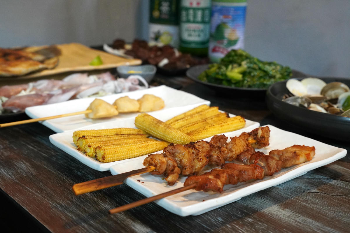 台北宵夜美食推薦,澎湖頂鮮海鮮燒烤鍋物|小巨蛋旁深夜海鮮,澎湖直送鮮味不用飛就吃得到 - 第1張圖 台北宵夜美食推薦,澎湖頂鮮海鮮燒烤鍋物|小巨蛋旁深夜海鮮,澎湖直送鮮味不用飛就吃得到