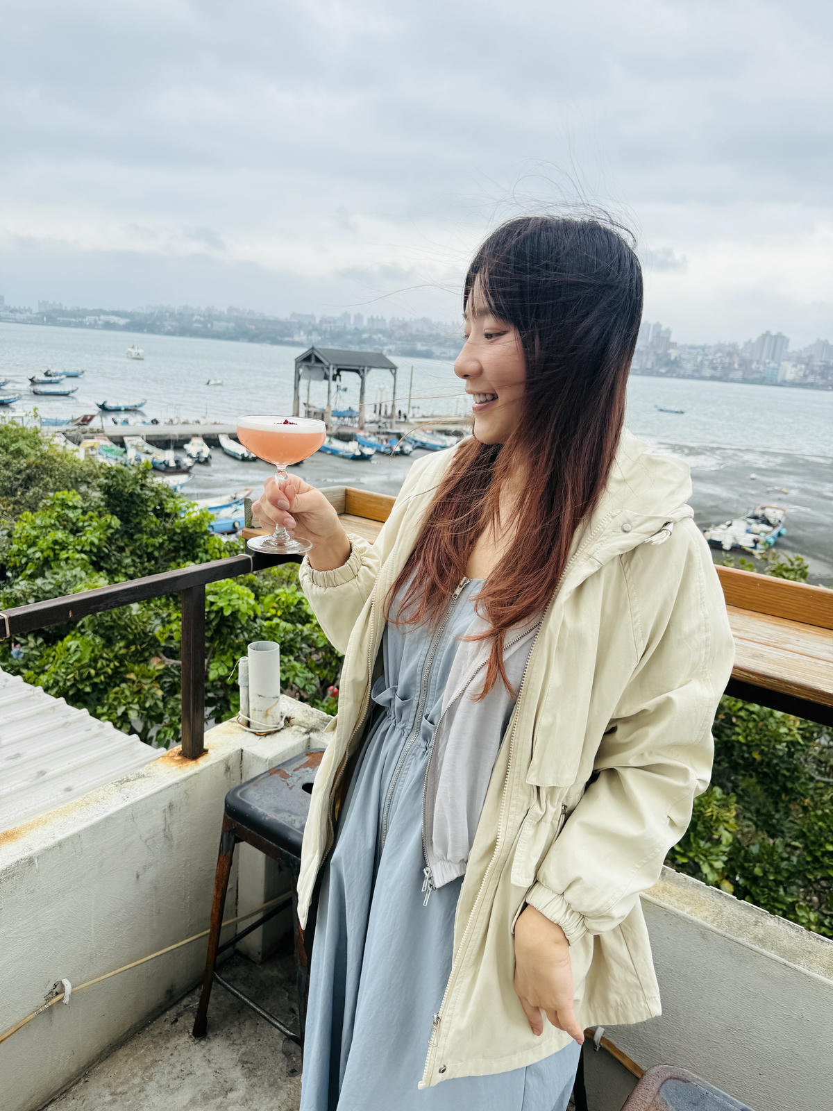 新北八里餐廳推薦,渡船人,享受一段隱藏在八里河岸的靜謐時光,坐擁美食與美景的河岸秘密基地,調酒很讚,5位可愛店狗陪你度過悠閒午後,寵物友善餐廳 - 第52張圖 新北八里餐廳推薦,渡船人,享受一段隱藏在八里河岸的靜謐時光,坐擁美食與美景的河岸秘密基地,調酒很讚,5位可愛店狗陪你度過悠閒午後,寵物友善餐廳