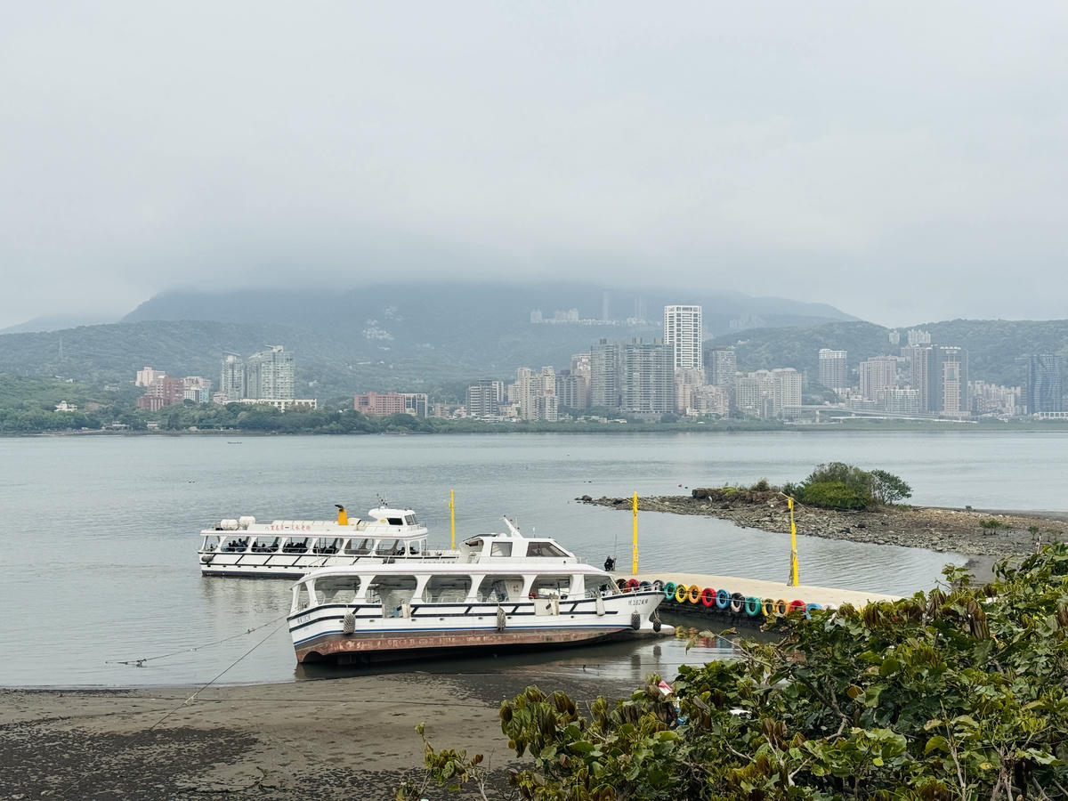 新北八里餐廳推薦,渡船人,享受一段隱藏在八里河岸的靜謐時光,坐擁美食與美景的河岸秘密基地,調酒很讚,5位可愛店狗陪你度過悠閒午後,寵物友善餐廳 - 第27張圖 新北八里餐廳推薦,渡船人,享受一段隱藏在八里河岸的靜謐時光,坐擁美食與美景的河岸秘密基地,調酒很讚,5位可愛店狗陪你度過悠閒午後,寵物友善餐廳